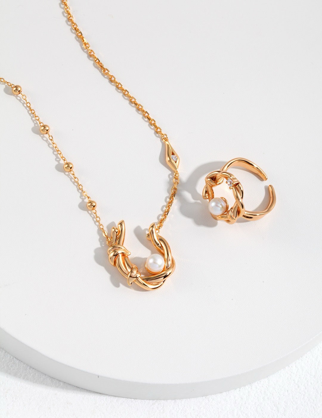 Pearl Currents